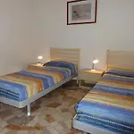 Cozy Flat In A Quiet Area Of דירה *
