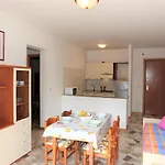 Cozy Flat In A Quiet Area Of ביביונה