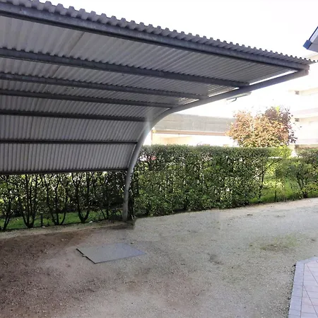 公寓 Cozy Flat In A Quiet Area Of *